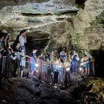 אורות ועששיות בנקרות: חנוכה של אור בראש הנקרה