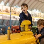 חגיגת הטרקטורים של סבא רן בחצר ראשונים בעין שמר