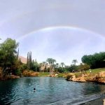 מטיילים בגשם: בין הטיפות, קשת בענן מרהיבה ונד מים נדיר