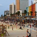 מעברחוב: מופעי רחוב לאורך טיילת להט, בת”א