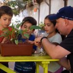 “לגעת באדמה”: פעילויות חקלאיות למשפחה בחבל תקומה ובנגב המערבי
