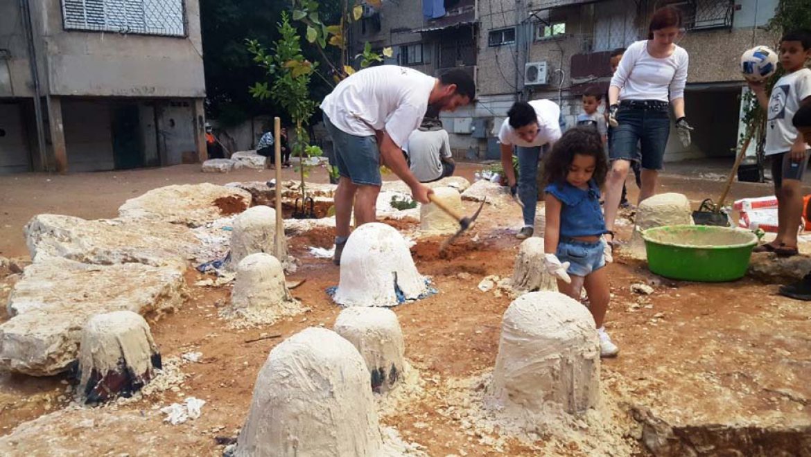 פעילות יצירה משפחתית בעיר לוד: זומו המפתן עם אמנות עד פתח הבית