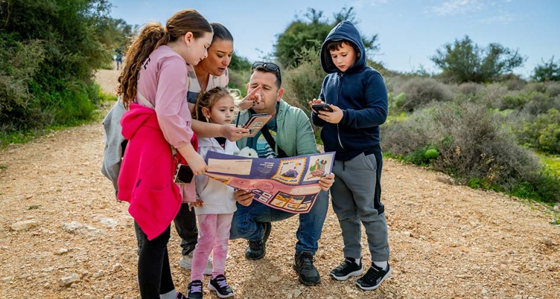 “תעלומות בזמן”: המשחק האינטראקטיבי שיהפוך את הטיול המשפחתי בסוכות להרפתקה