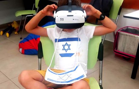 מרכיבים משקפי תלת-ממד ונכנסים לעולם של מציאות וירטואלית