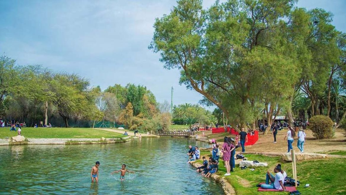 מבלים בגן לאומי הבשור. צילום מנו גרינשפן סופ”ש אחרון לחופש הגדול עם פעילויות רט”ג למשפחות