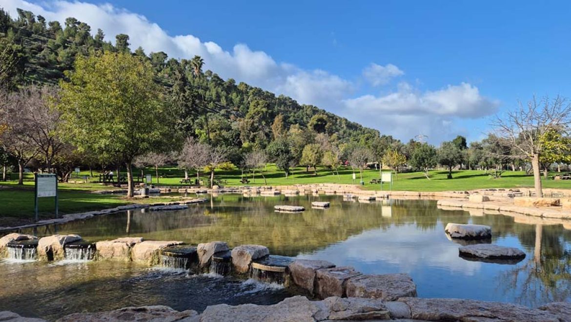 המשפחות אינן מוותרות על יציאה לטבע גם בחורף, אך נזהרות