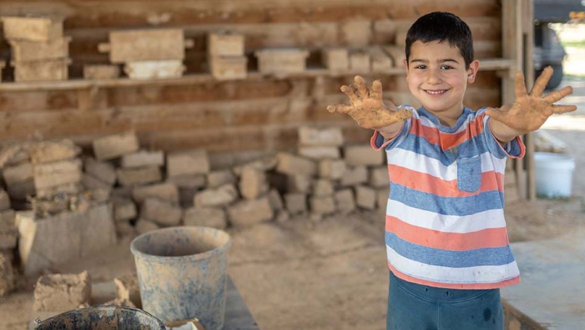 הופכים את החושך לאור: חנוכה 2025 בצפון הנגב