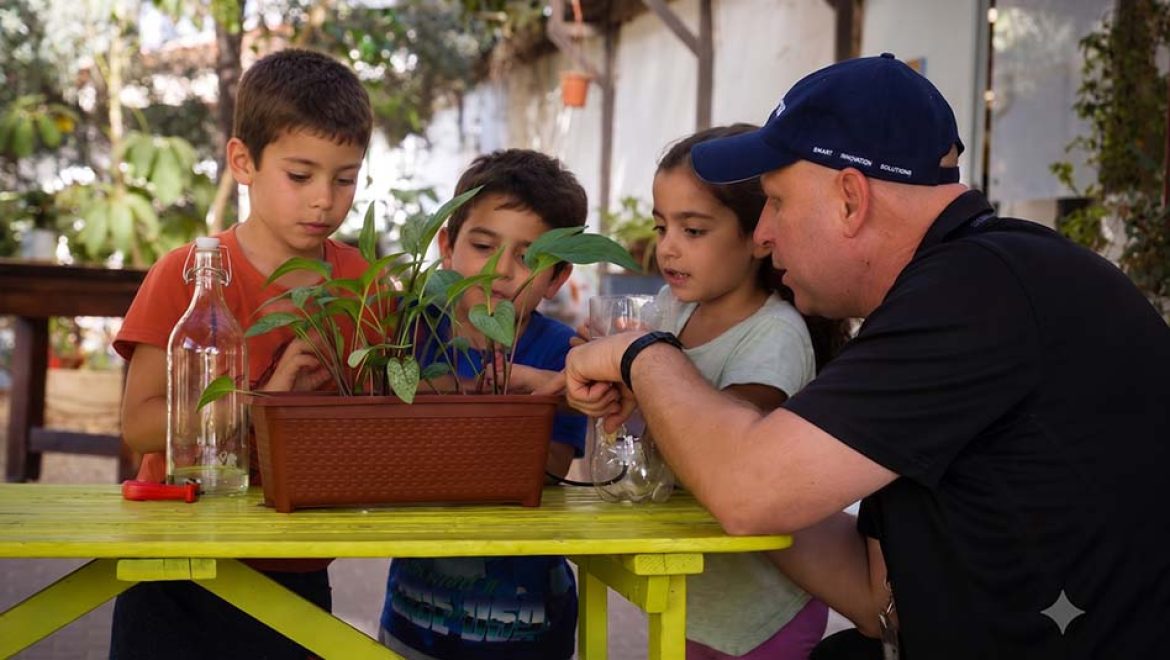 “לגעת באדמה”: פעילויות חקלאיות למשפחה בחבל תקומה ובנגב המערבי
