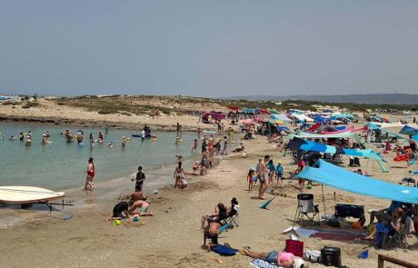 רבבות משפחות פקדו בשבת השרבית את אתרי המים