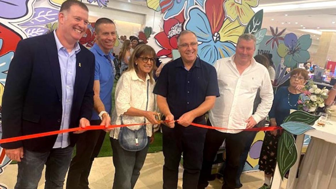 גזירת הסרט לשדרת החנויות בעופר הקריון. צילום דליה אשר הלב הפועם של הצפון: עופר הקריון בקריית ביאליק
