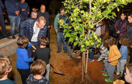 נטיעת העץ הראשון ב- 2025 וציון דרך בפרויקט “יער עירוני” בת”א
