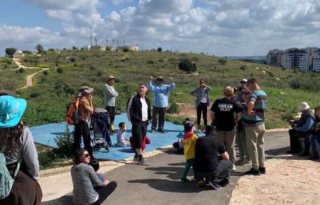 בין גן לאומי לשמורת טבע, בין קיסריה ועין גדי, בין פריחה להצגה