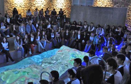 חווית חנוכה במרכז למורשת ששת הימים בגבעת התחמושת